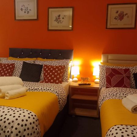 Ideal Home & Cottage Inviting 4 Bedroom Apartments Walsall Bagian luar foto
