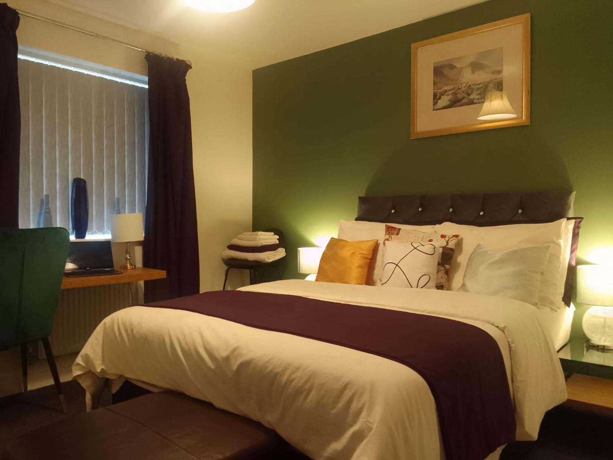 Ideal Home & Cottage Inviting 4 Bedroom Apartments Walsall Bagian luar foto
