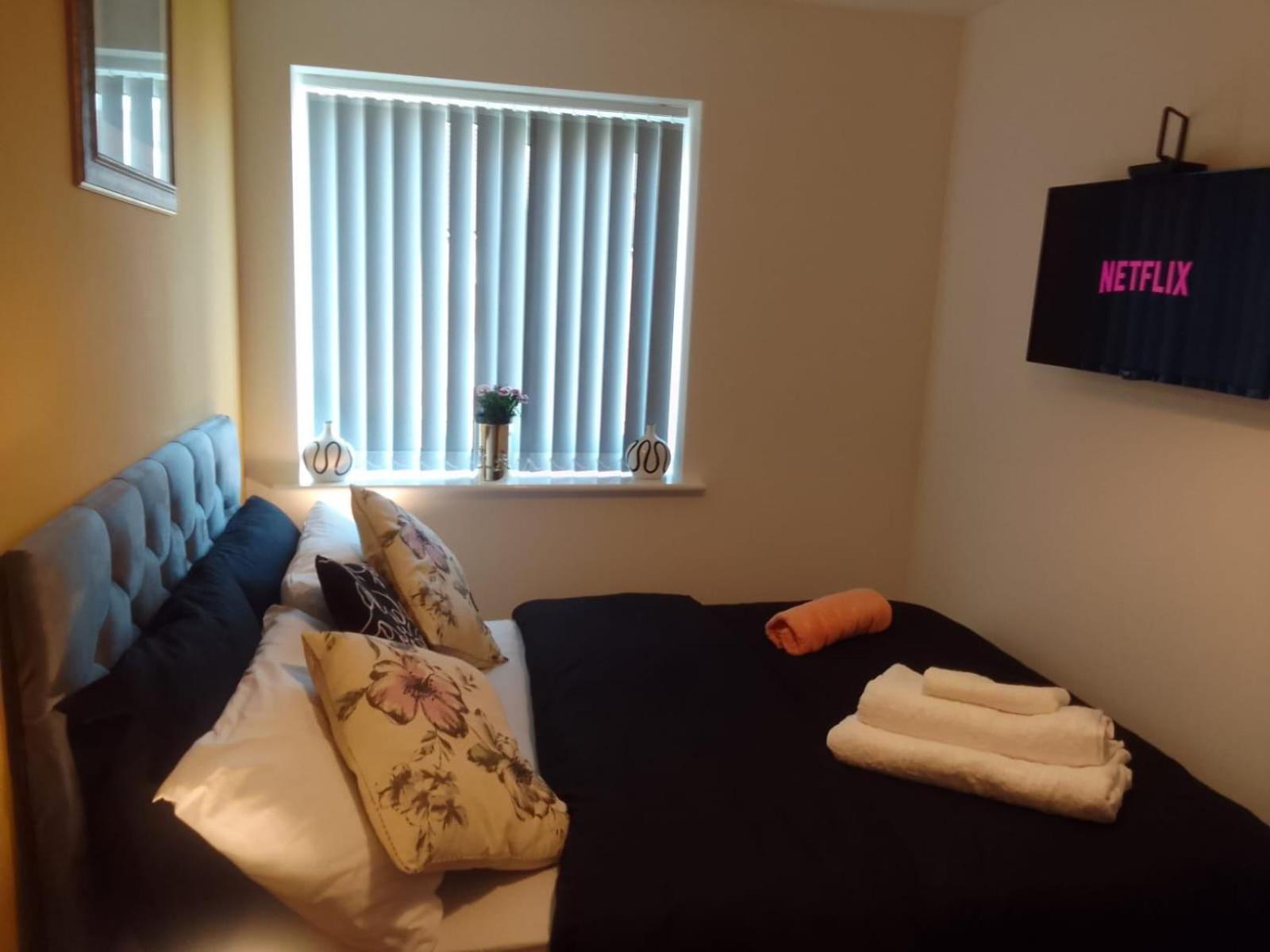 Ideal Home & Cottage Inviting 4 Bedroom Apartments Walsall Bagian luar foto